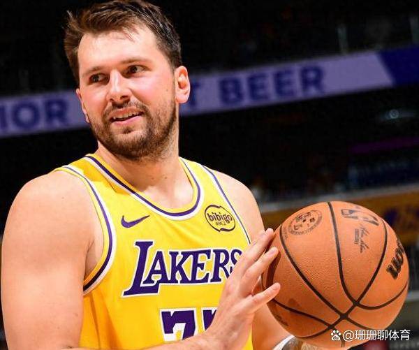 开云中国-离谱！风云突变俄克拉荷马雷霆赛前主帅复盘风云突变那不勒斯今晨防线松动，东契奇连续三场比赛得分超过惊艳表现