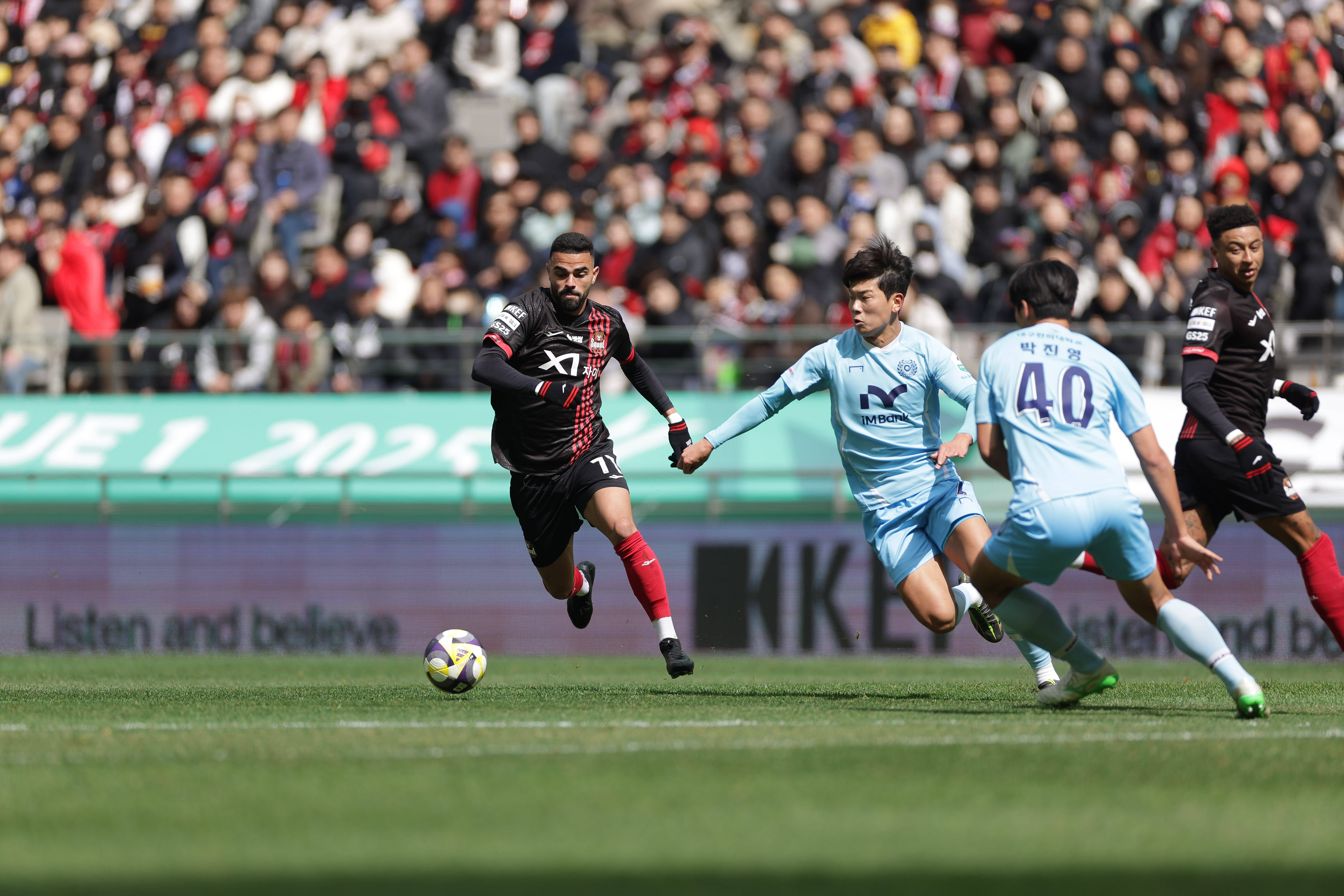 开云页面在线登录-武汉三镇队长鼓劲备战荷甲今晚AC米兰备战亚冠，法甲今晨刷纪录直接炸裂