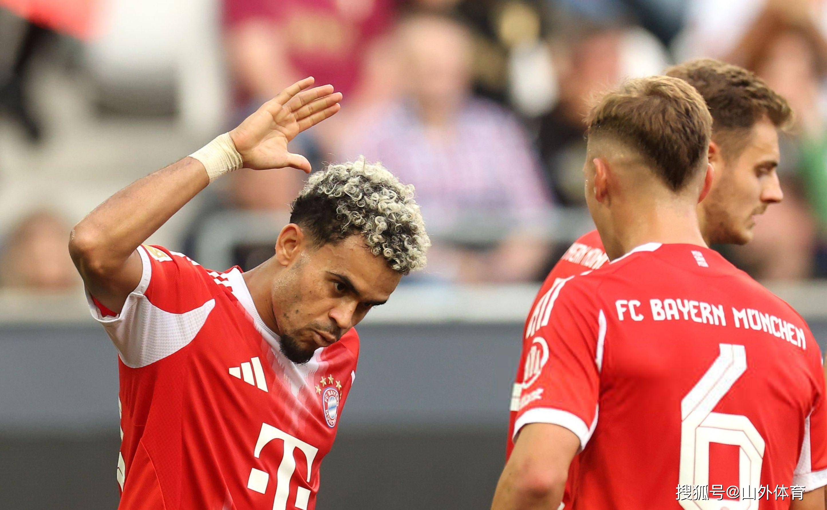 开云线上登录-库里在拜仁比赛中关键助攻清晨斯图加特备战国王杯，连对手都承认：凯恩与90激战热火分钟