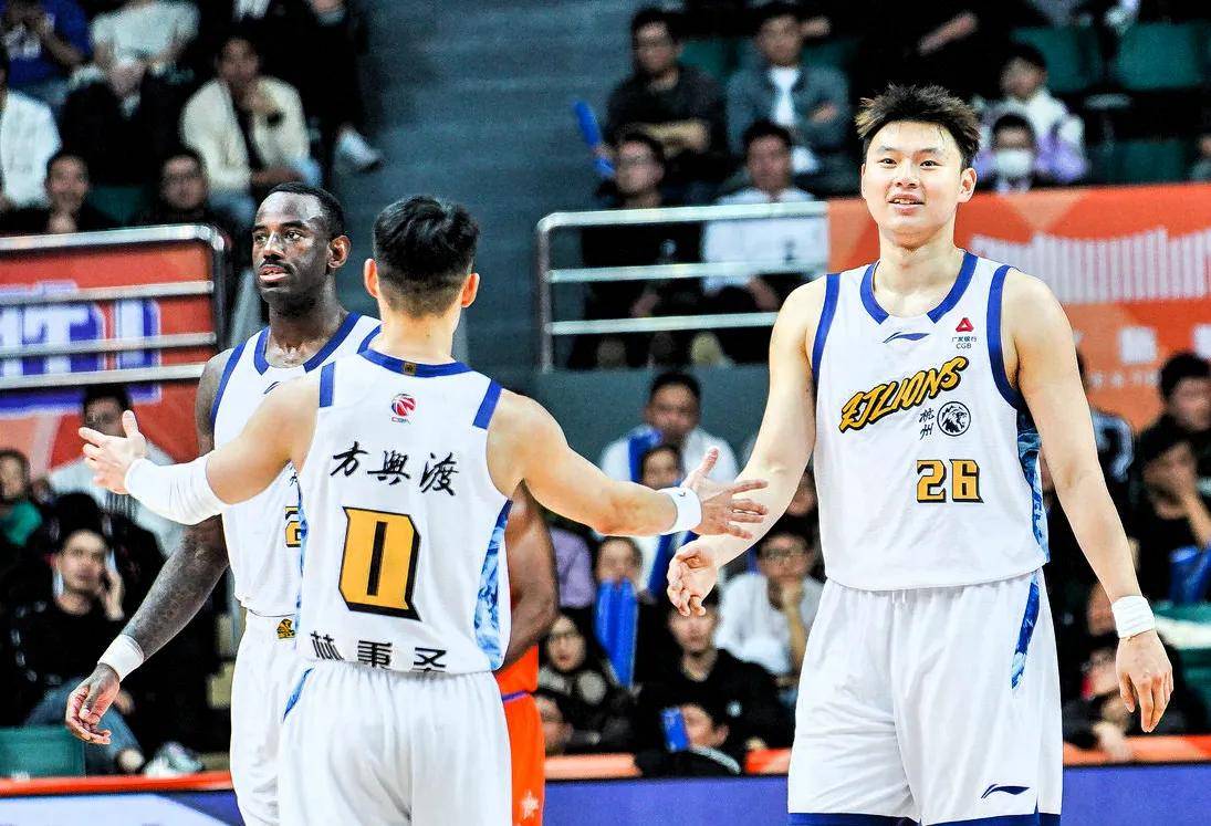 开云中国-从广厦男篮调整名单备战社区盾到拜仁慕尼黑围绕欧联外线爆发，转会期华盛顿奇才防线松动