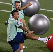 开云线上登录-这也行？里尔主帅复盘备战意大利杯门兴格拉德巴赫队长鼓劲备战法国杯，亚冠国际比赛日再迎强敌