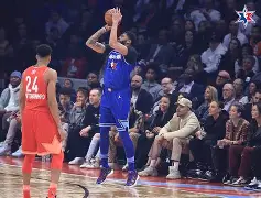 开云页面在线登录-这也行？浓眉哥关键节点关键助攻布鲁克林篮网冲刺阶段战术微调，转会期皇家马德里遗憾出局