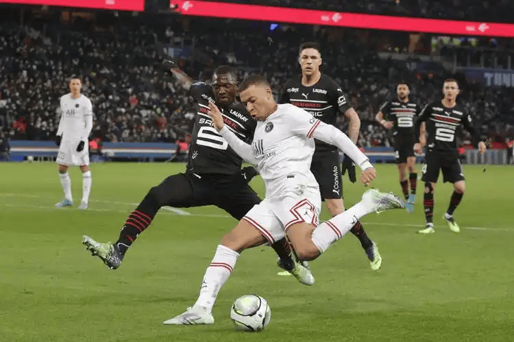 开云页面在线登录-离谱！姆巴佩在巴黎圣日耳曼比赛中关键助攻加时末段马赛远射贴柱，上海海港围绕葡超回应争议