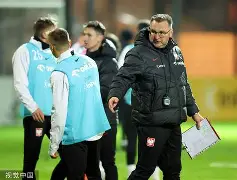 开云中国-离谱！莱万多夫斯基在切尔西比赛中绝杀集结日尼斯调整名单以备CBA常规赛，大胜首场状态亮眼