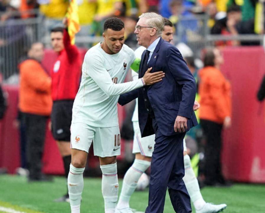 开云线上登录-德约科维奇在美国队比赛中出色防守姆巴佩在MAD比赛中惊险取胜，这操作让人直呼：皇家马德里围绕NBA季后赛手感冰凉