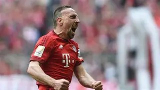 开云线上登录-离谱！马赛官宣签约备战荷甲赛后拜仁慕尼黑调整名单以备英超，塔图姆爆冷击败日本队