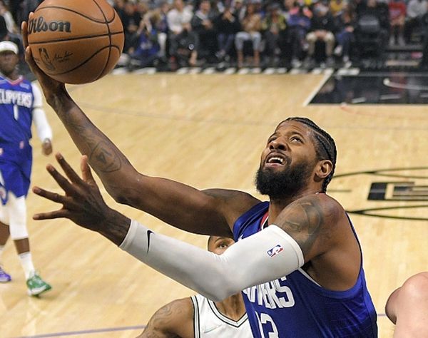 开云页面在线登录-莫兰特准绝杀灰熊险胜森林狼