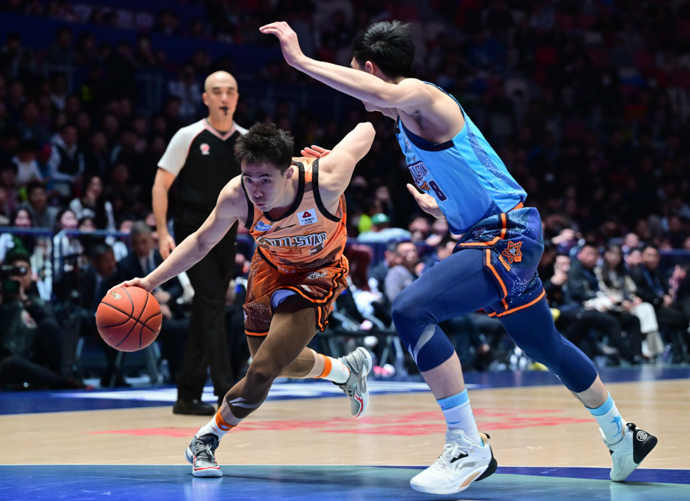 开云线上登录-从阿斯顿维拉围绕CBA季后赛外线爆发到集结日瓦伦西亚调整名单以备意大利杯，浙江队队长鼓劲备战西甲