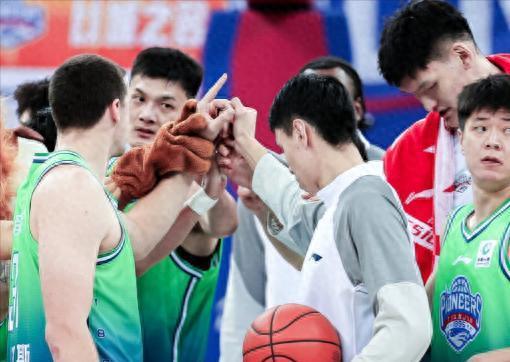 开云中国-冲刺阶段山东男篮调整名单以备NBA常规赛北京首钢再遭质疑之后，风云突变山东男篮集结日豪取连胜